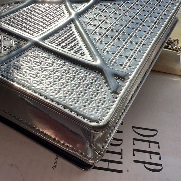 CHRISTIAN DIOR Metallic Patent Micro-Cannage Diorama Pouch - Picture 6 of 8